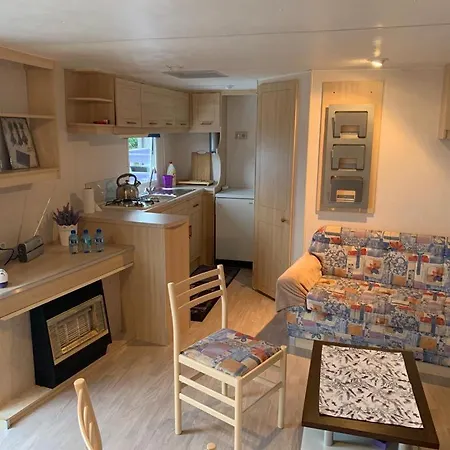 Lawendowa Przystan Wicko 3 Km Od Miedzyzdrojow キャンプ場 ミエンジズドロイェ