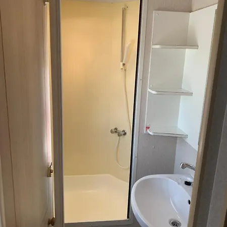 キャンプ場 Lawendowa Przystan Wicko 3 Km Od Miedzyzdrojow ミエンジズドロイェ